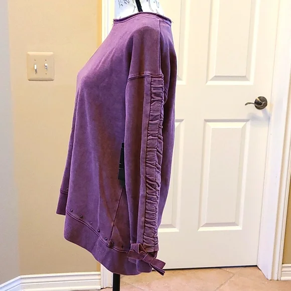 Woman's Rock & Republic Sweatshirt Size Large - Picture 3 of 8